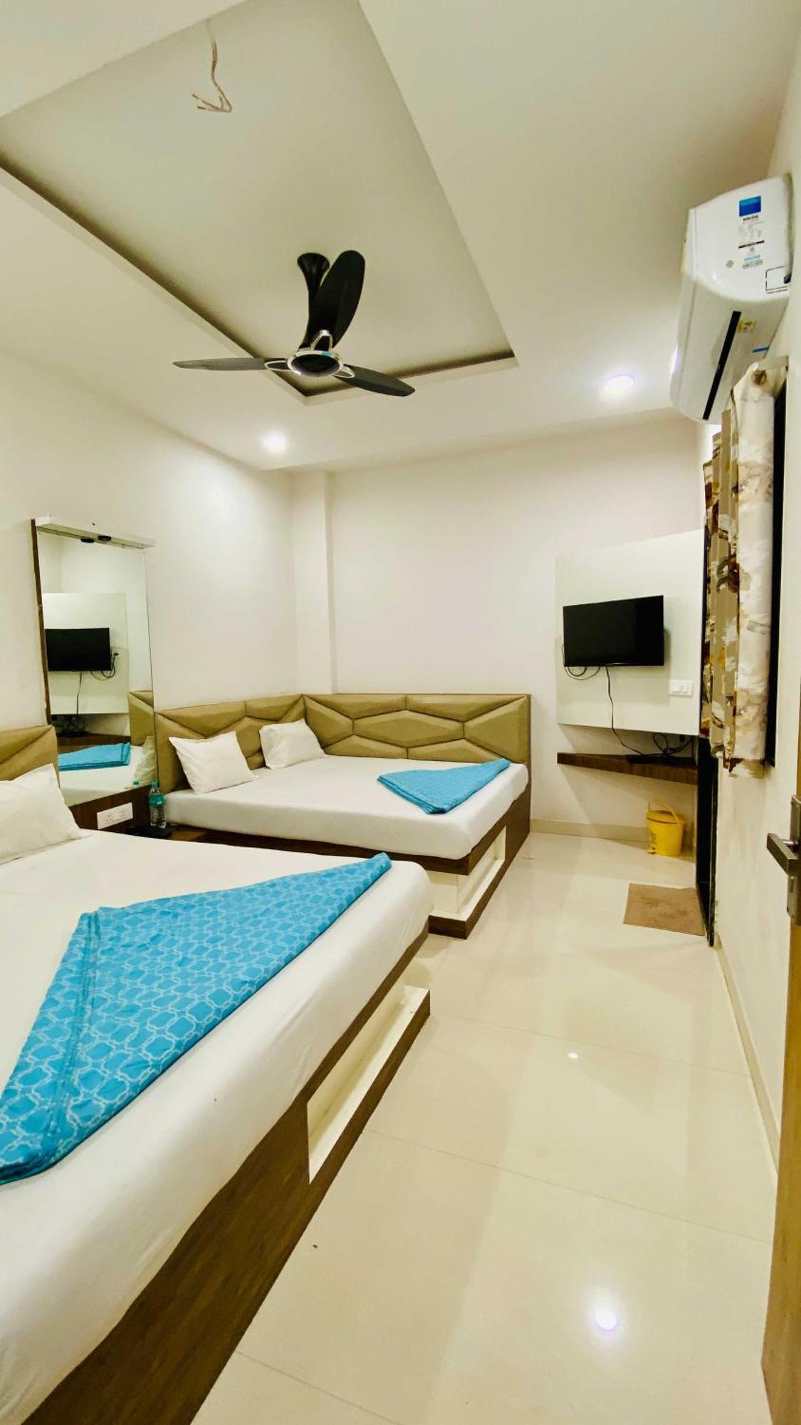 Hotel Gayatri Palace Godarpura Extérieur photo