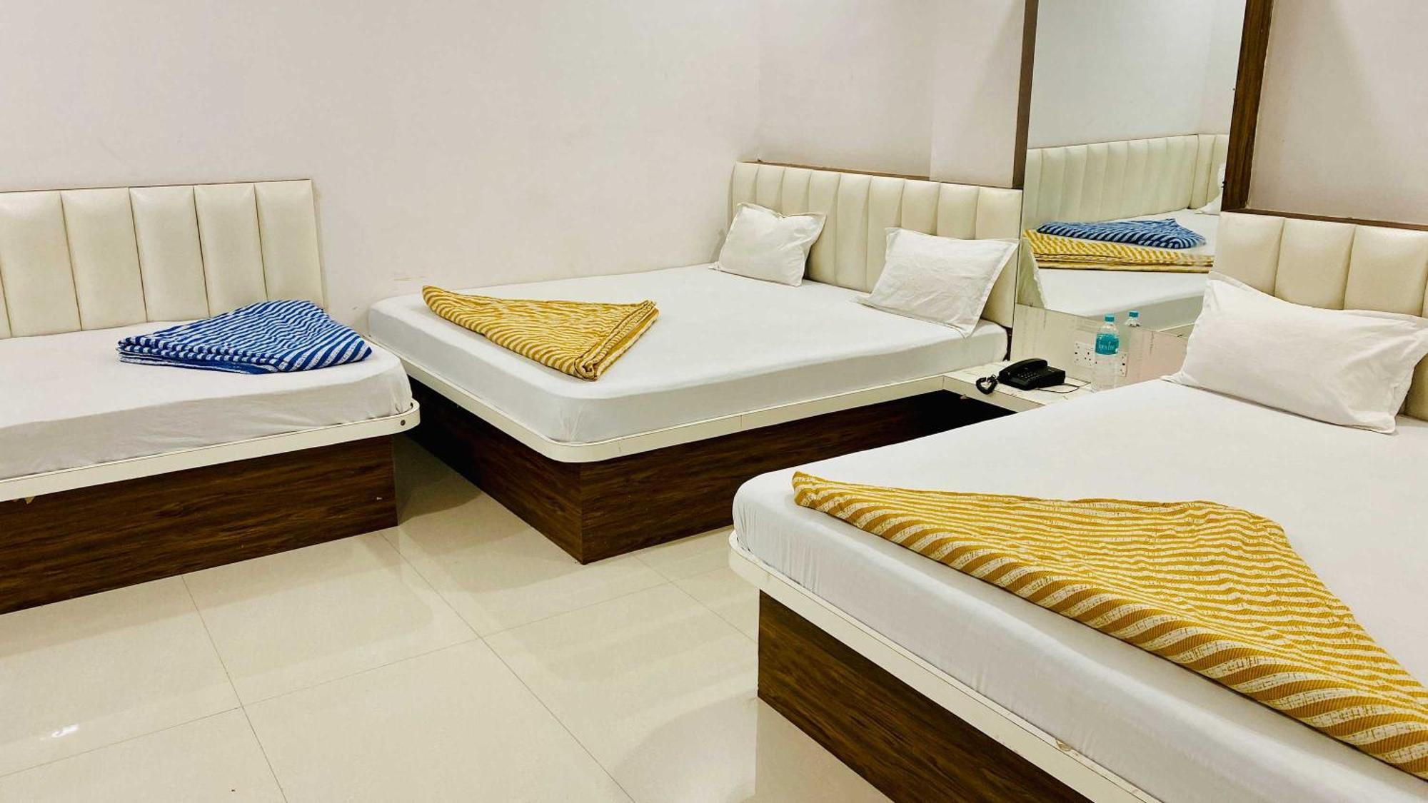 Hotel Gayatri Palace Godarpura Extérieur photo