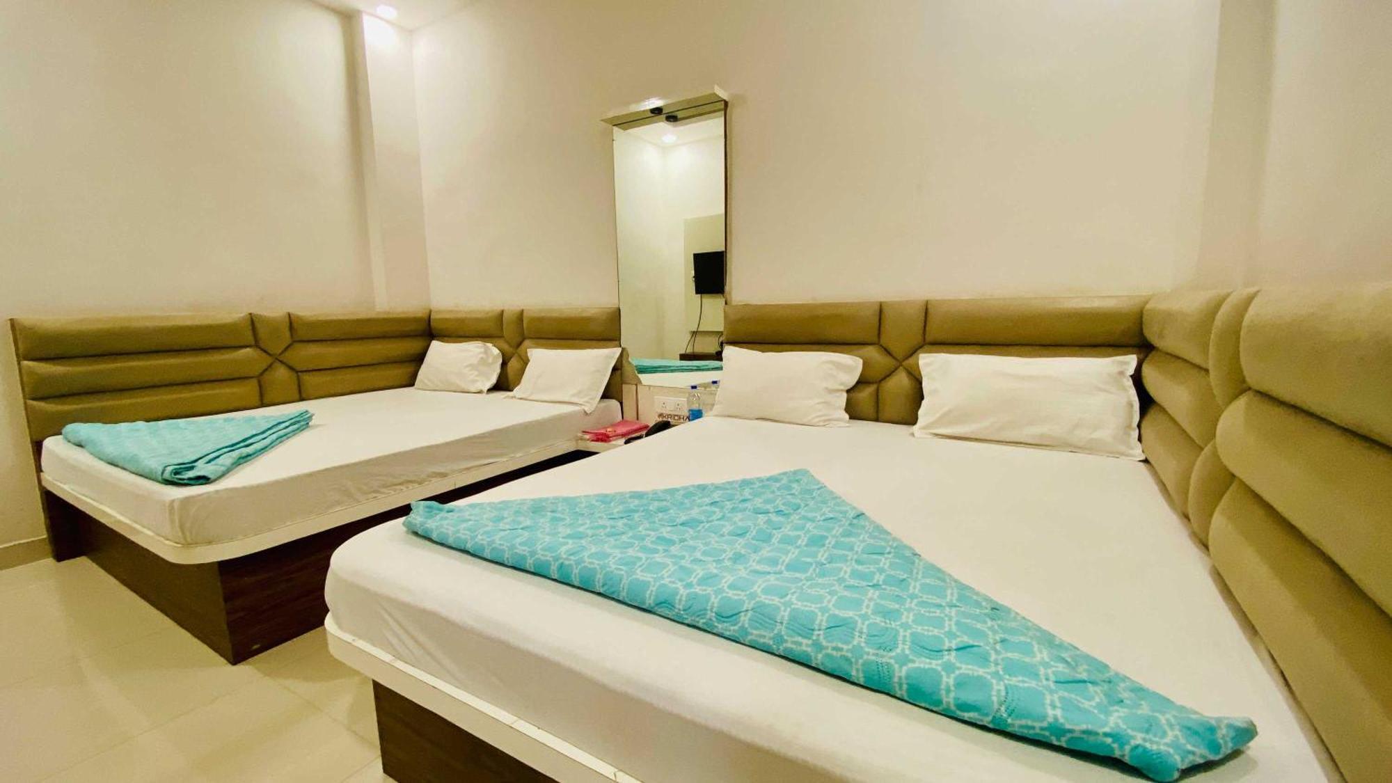 Hotel Gayatri Palace Godarpura Extérieur photo