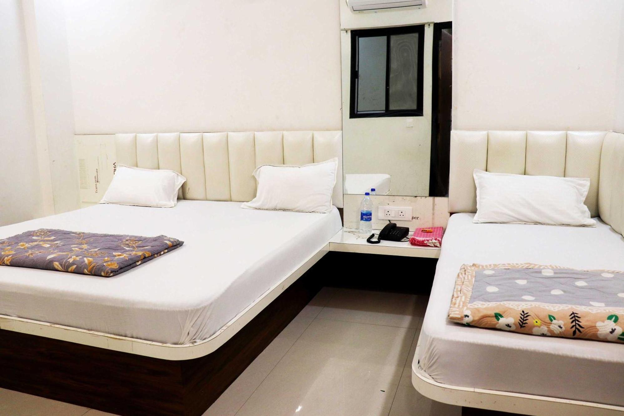 Hotel Gayatri Palace Godarpura Extérieur photo