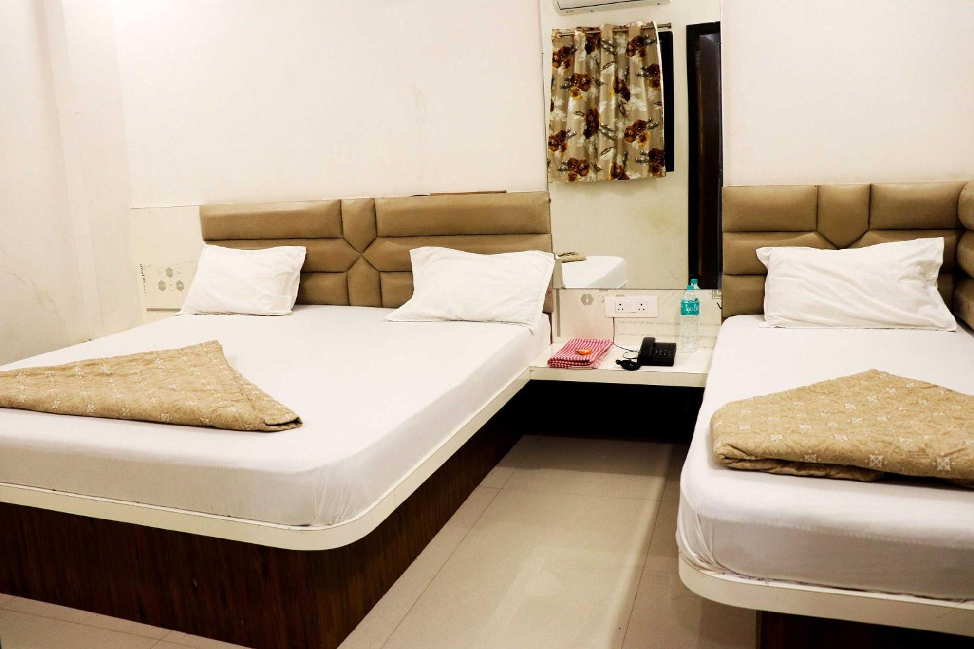 Hotel Gayatri Palace Godarpura Extérieur photo
