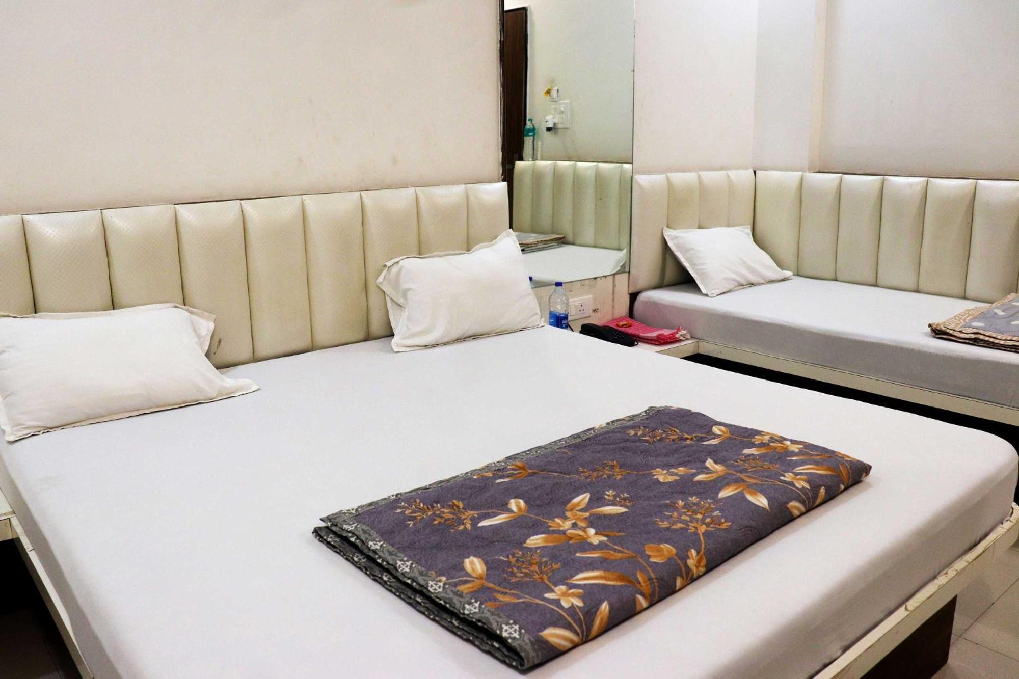 Hotel Gayatri Palace Godarpura Extérieur photo